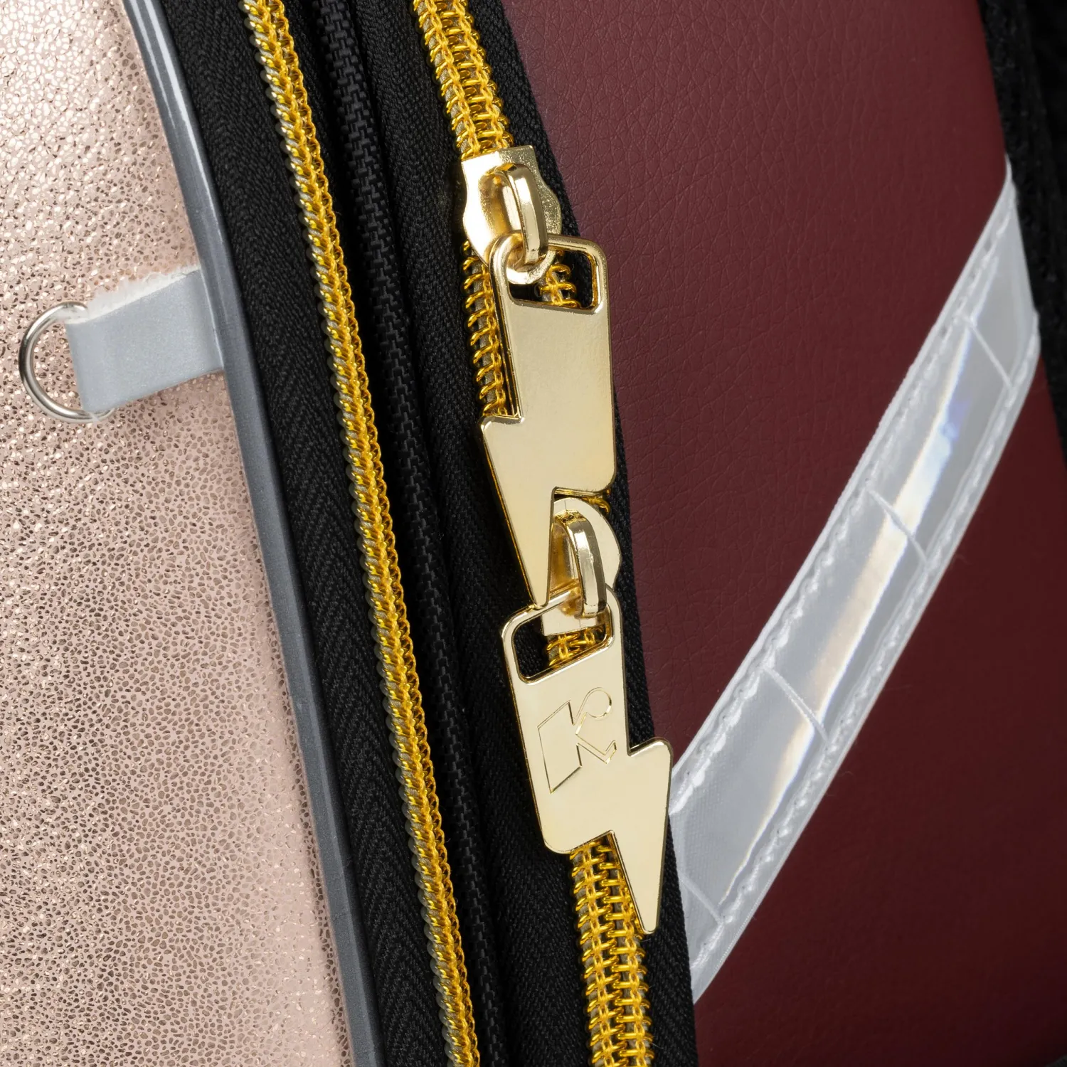 Ранец Комус Класс Basic Magic is real, золотой, 2 отд, эргоном спинка