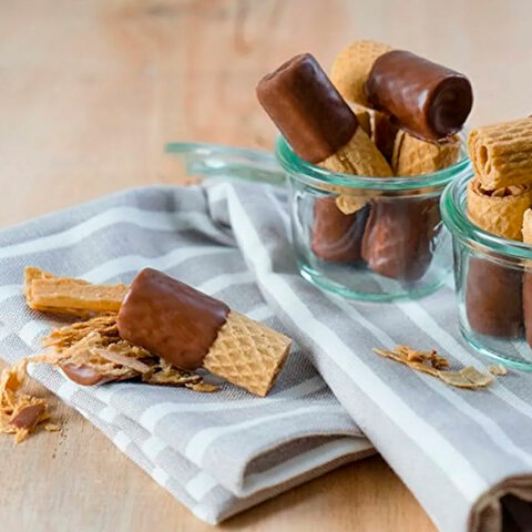 Вафельные трубочки BAHLSEN «Waffeletten» в молочном шоколаде 100 гГЕРМАНИЯ