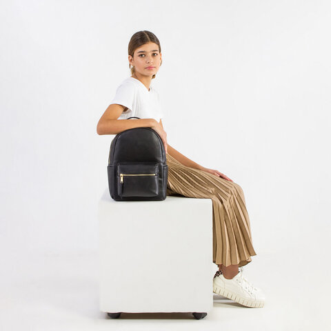 Рюкзак из экокожи BRAUBERG PODIUM женский, с отделением для планшета, черный, 34×25x13 см