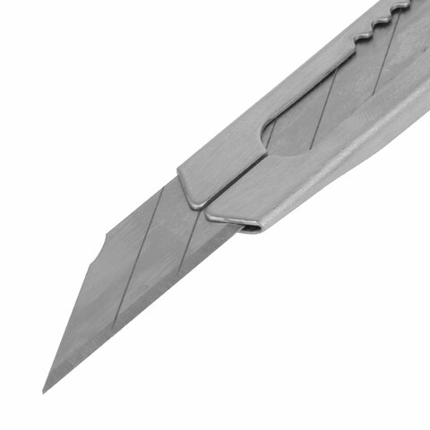 Нож канцелярский 9 мм BRAUBERG «Extra 30», металлический, лезвие 30°, автофиксатор, подвес, 237084