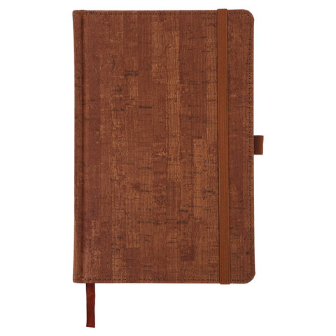 Ежедневник недатированный А5 (138×213 мм) BRAUBERG «Wood», кожзам, резинка, 136 л., коричневый, 111676